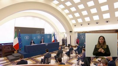 La conferenza stampa di Draghi e Speranza