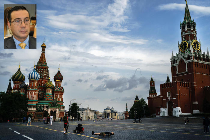 Spionaggio low cost: 5000mila euro per passare documenti alla Russia: colto in flagrante e arrestato ufficiale italiano