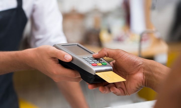 Market al vaglio dei NAS in Sardegna: trovato un lettore POS positivo al Covid