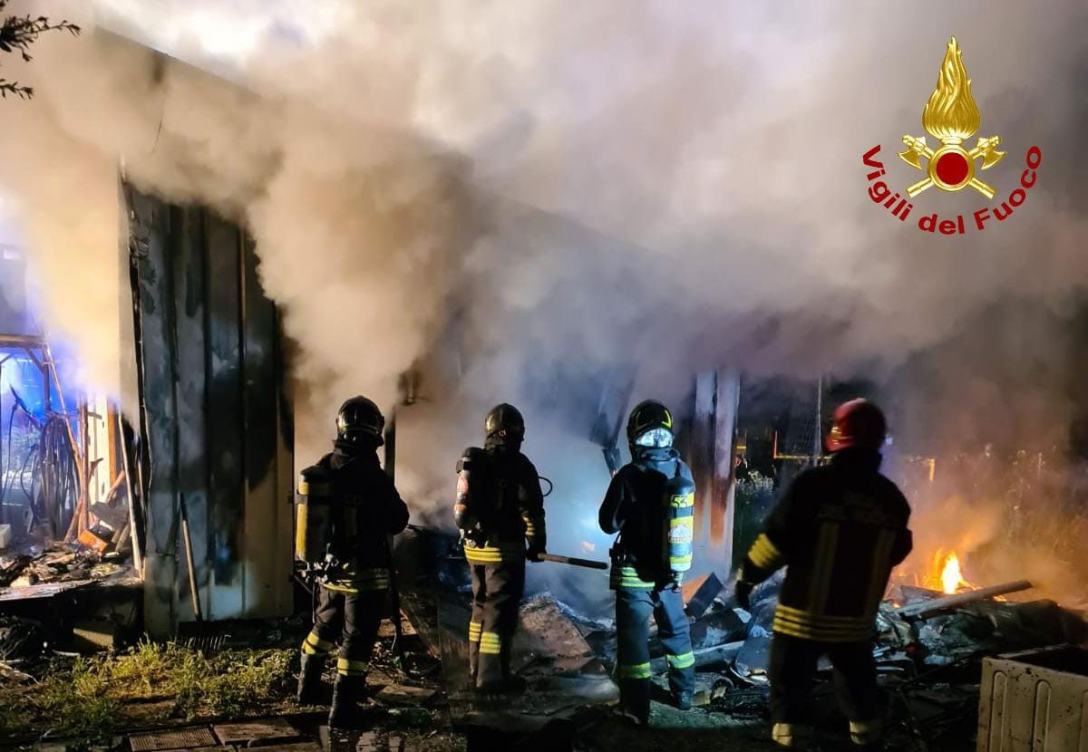 Tragedia a San Sperate: prende fuoco una roulotte e muore carbonizzato un operatore scolastico