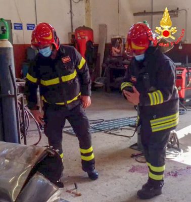 I Vigili del fuoco sul luogo dell'esplosione