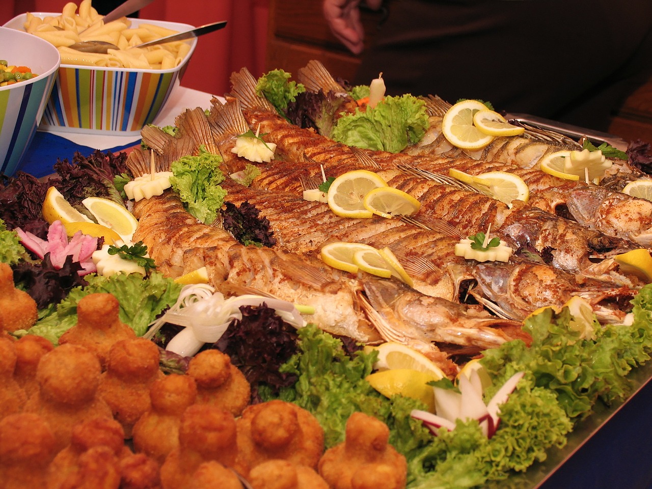 Covid. In 40 a un pranzo “di lavoro” con politici e fuggi fuggi all’arrivo della Guardia di Finanza