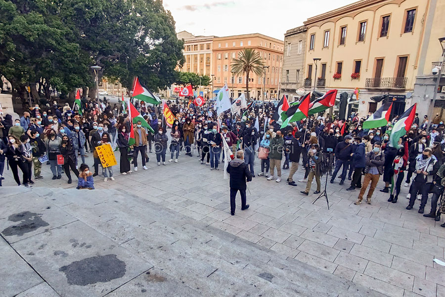 Cagliari. Oltre 500 persone in piazza da tutta l’Isola in solidarietà col popolo palestinese