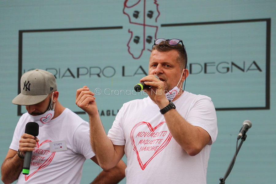 Cagliari, manifestazione delle Magliette bianche per la riapertura delle attività commerciali – IL VIDEO INTEGRALE