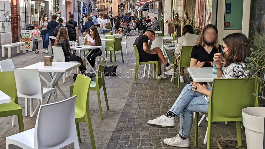 Covid. Cresce la curva dei contagi: oggi 282 nuovi casi e un decesso