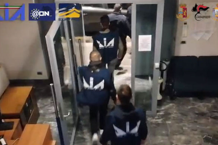 Droga, imprese e bar. Maxi operazione contro la ‘ndrangheta: perquisizioni anche in Sardegna