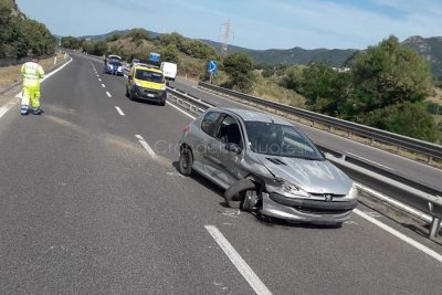 La Peugeot dopo l'incidente a Marreri