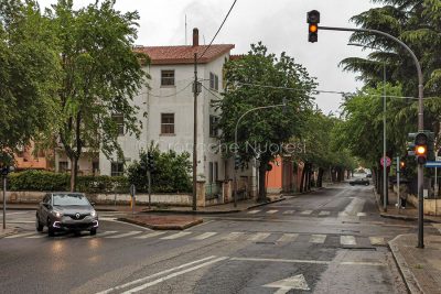 Semafori spenti in via Toscana (foto Cronache Nuoresi)