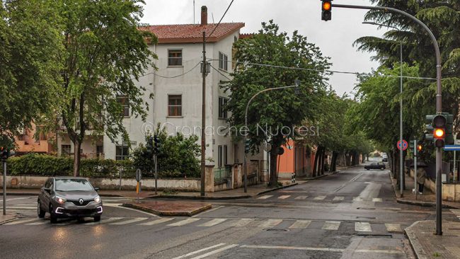 Semafori spenti in via Toscana (foto Cronache Nuoresi)