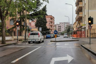 Semafori spenti in via Toscana (foto Cronache Nuoresi)