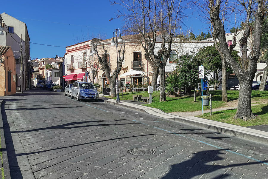 Orosei dice “no alla violenza sulle donne”: tre giorni tra teatro, libri e musica
