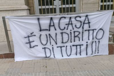 Sit in delle famiglie in attesa di alloggio popolare
