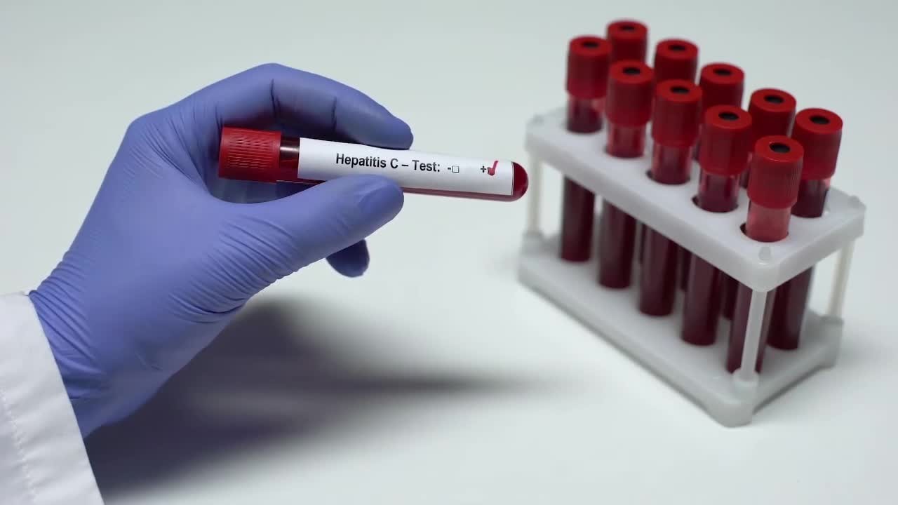 80enne a spasso con il Covid si giustifica: “Mi sento bene”