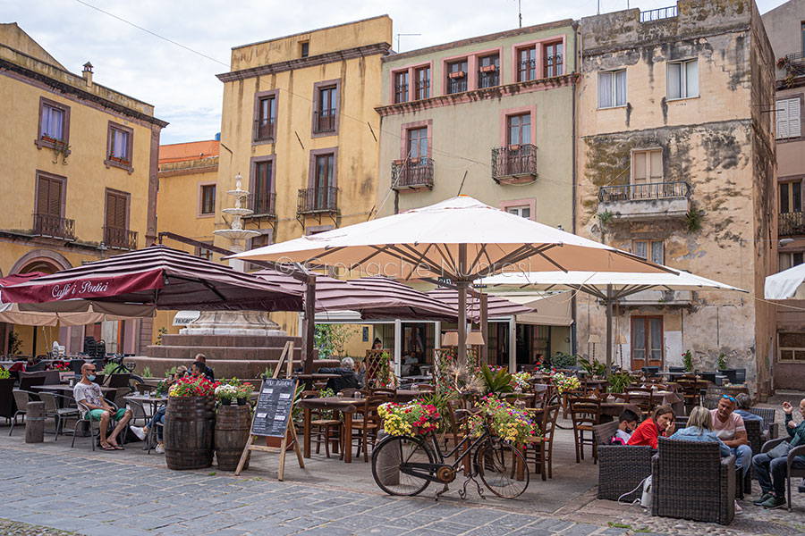 Nessun limite per i tavoli all’aperto ma al chiuso si cambia ancora: si passa da otto a sei commensali