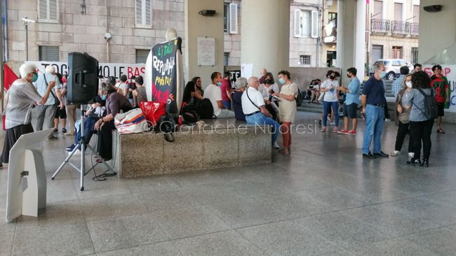 Cagliari, manifestazione contro le esercitazioni militari in Sardegna