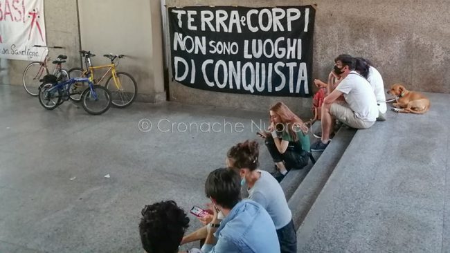 Cagliari, manifestazione contro le esercitazioni militari in Sardegna
