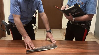 Il machete sequestrato dai Carabinieri