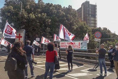 La manifestazione di Liberu davanti al Pronto soccorso del San Francesco (foto S.Meloni)