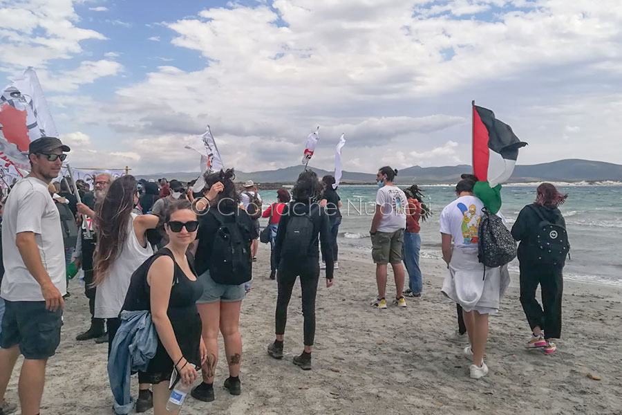 Teulada. La Sardegna manifesta contro l’occupazione militare del territorio