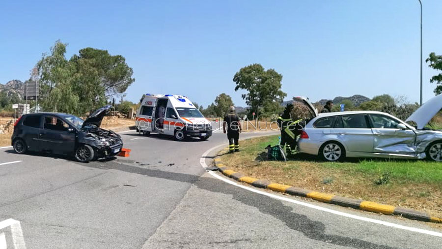 Orosei. Scontro tra una BMW e una Fiat Punto sulla 125: tutti miracolosamente illesi