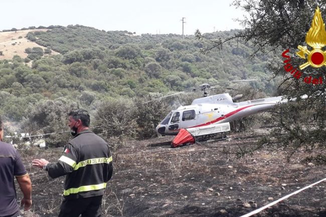 L'elicottero dopo l'incidente a Ozieri