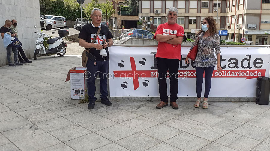 Nuoro. 3 rinvii a giudizio per la guerra del latte. In tribunale manifestazione solidale con i pastori