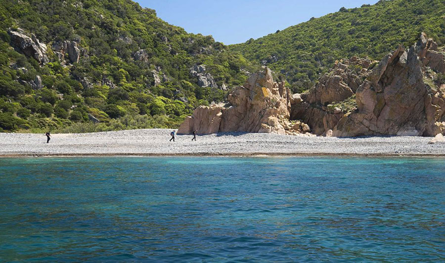 Focolaio Covid sul set della Sirenetta: scatta il coprifuoco a Trinità d’Agultu