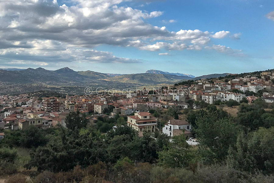 Europeade. Gli amministratori di Oliena: “La struttura scelta per ospitare i figuranti ha 12 bagni e siamo un paese ospitale”