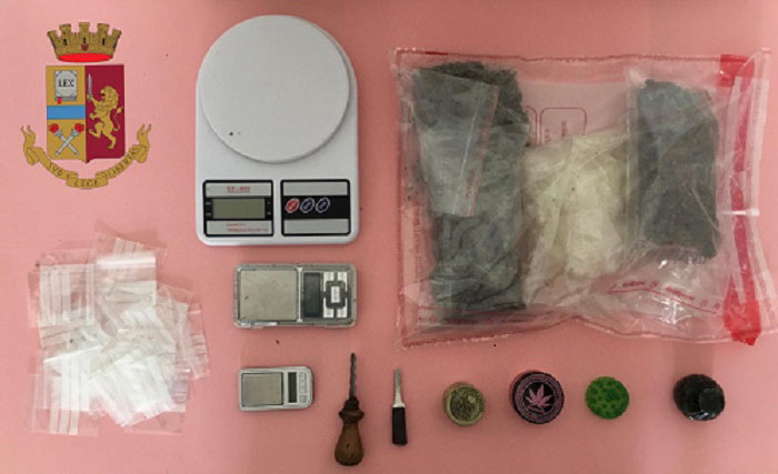 Marijuana e (cocaina nascosta negli indumenti intimi): scattano due arresti