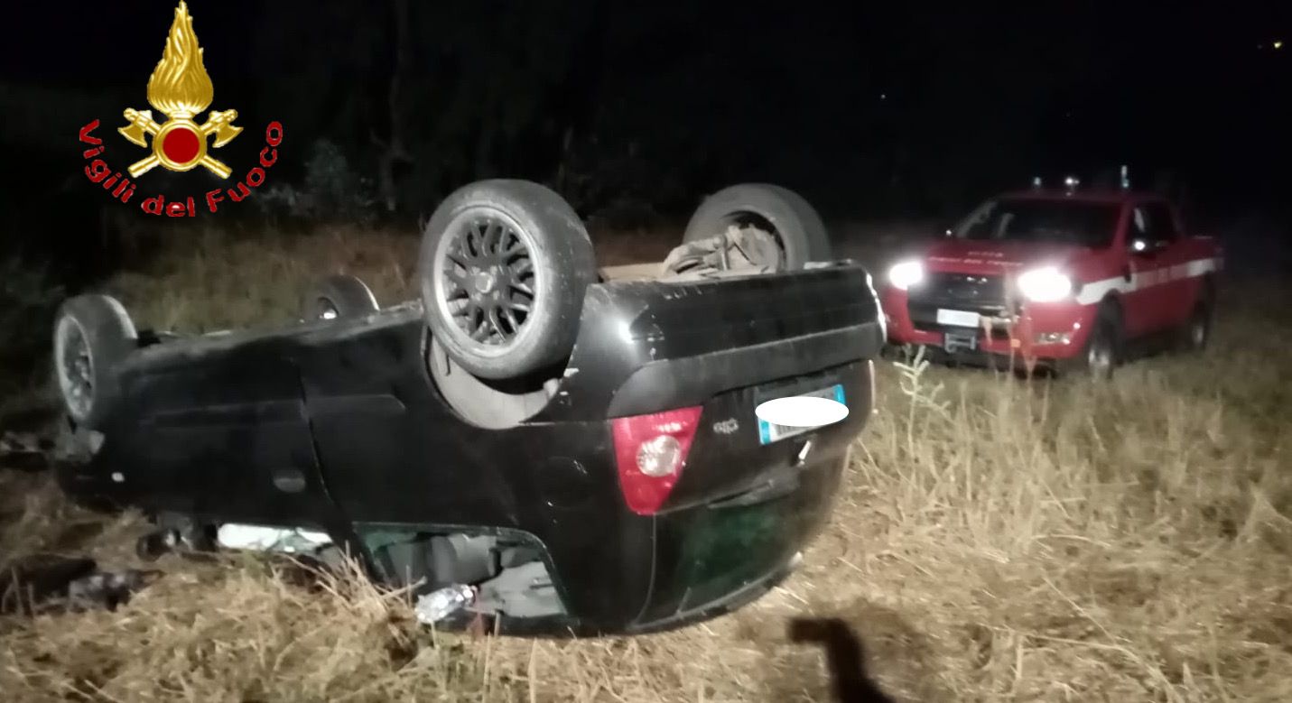 Perde il controllo dell’auto che si ribalta: 29enne ricoverato d’urgenza in codice rosso