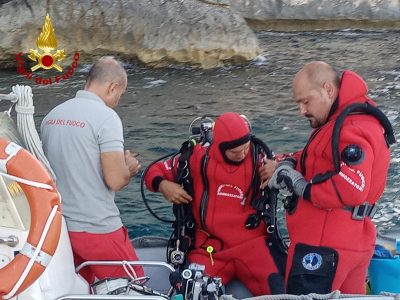 Le ricerche del sub a Cala Luna