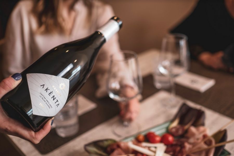Come è il vino dell’estate 2021? Spumeggiante con Akènta e Akènta Rosé