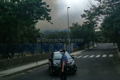 Carabinieri bloccano il traffico su Monte Gurtei (foto Cronache Nuoresi)