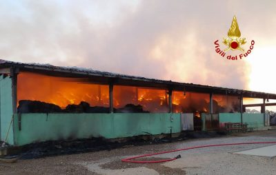 Il fienile andato a fuoco a Siliqua