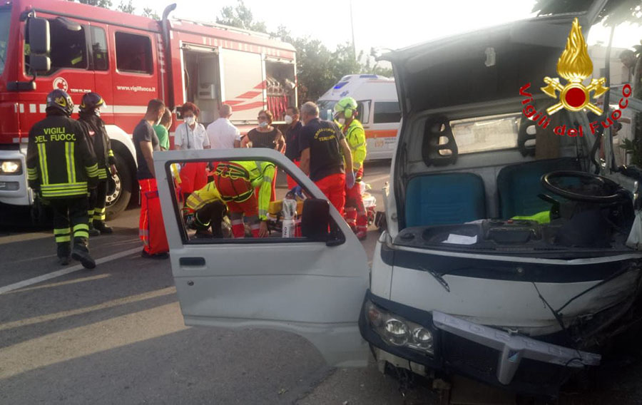 75enne alla guida di un motocarro si schianta contro un muro: interviene l’elisoccorso