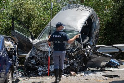 Una delle auto coinvolte nel frontale sulla SS389 (foto S.Novellu)