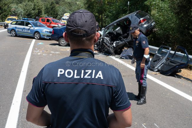 Le due auto coinvolte nel frontale sulla SS389 (foto S.Novellu)