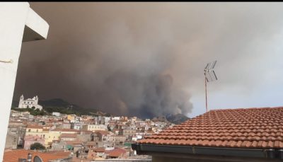 Le fiamme alla periferia di Cuglieri