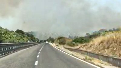Ls SS 131 assediata dal fuoco