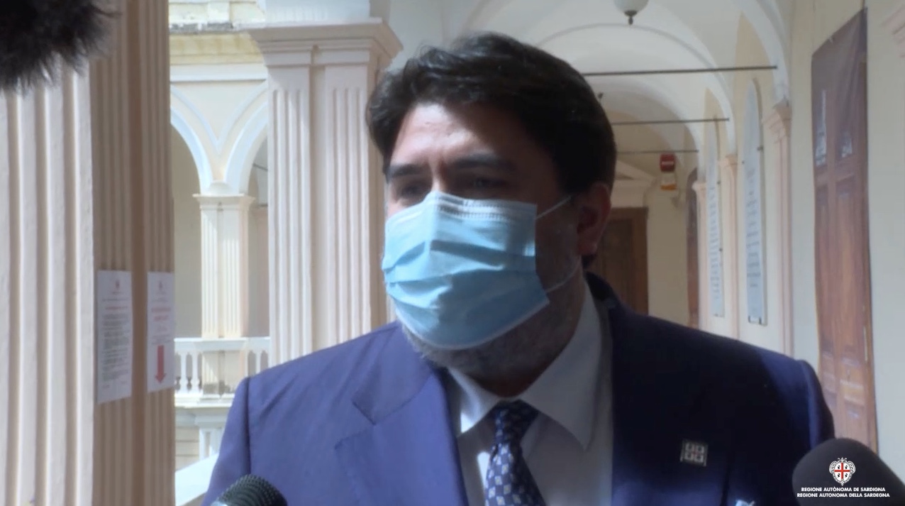 Solinas tenta di difendere la Sardegna  dal Covid e pretende i controlli alle partenze – VIDEO
