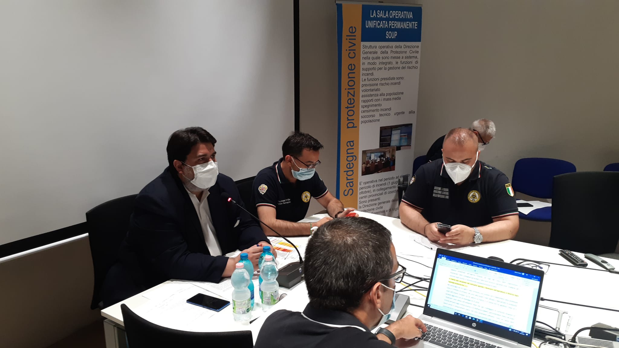 Massima allerta per gli incendi anche stanotte: vertice di Solinas con i sindaci dei territori colpiti