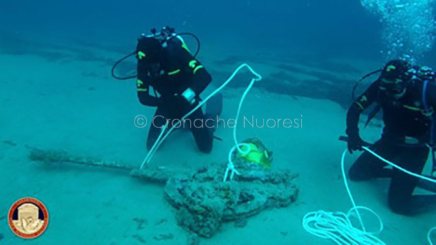 Il mare sardo custode del tempo: recuperate due anfore pompeiane davanti a Nora  – VIDEO