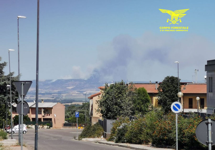 Non si placa la mano incendiaria: brucia ancora la Sardegna