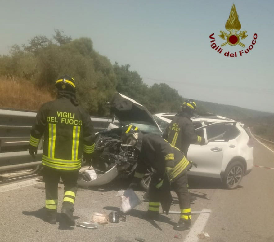 Scontro sulla 131 DCN:  un morto e due feriti