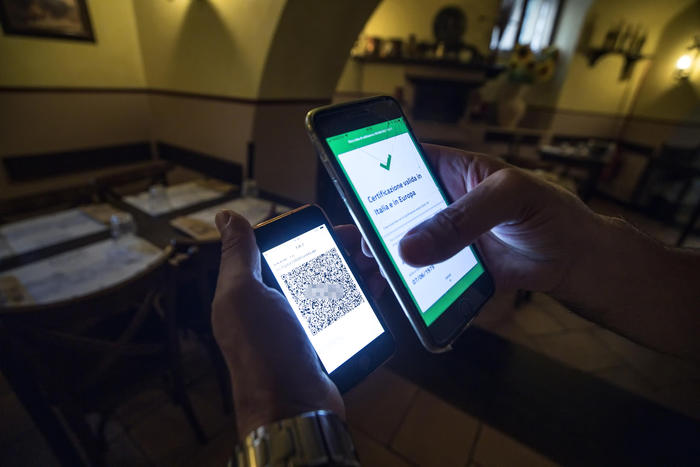 Green pass: controlli solo da forze di Polizia. Lamorgese esonera i gestori dei locali