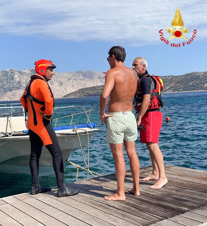 Imbarcazione con 8 persone (di cui due bambini) in avaria