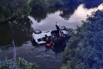 L'auto finita nel canale a Orosei