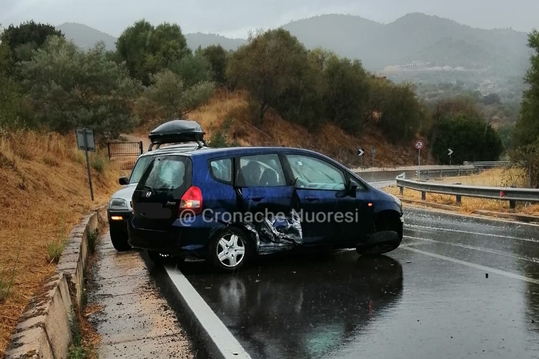 Nuoro. Esce fuori strada mentre infuria un temporale