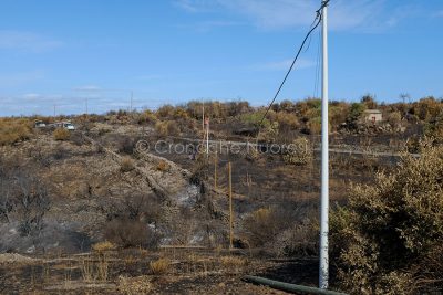 Scano. Lavori di sostituzione dei pali della luce bruciati (foto S.Novellu)