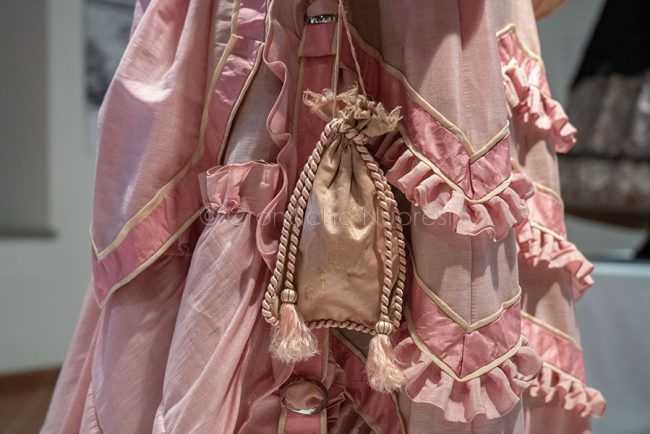 Una borsetta esposte in mostra (foto S.Novellu)